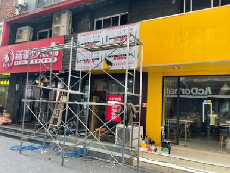 昆山制作广告招牌如何避免它发黄？